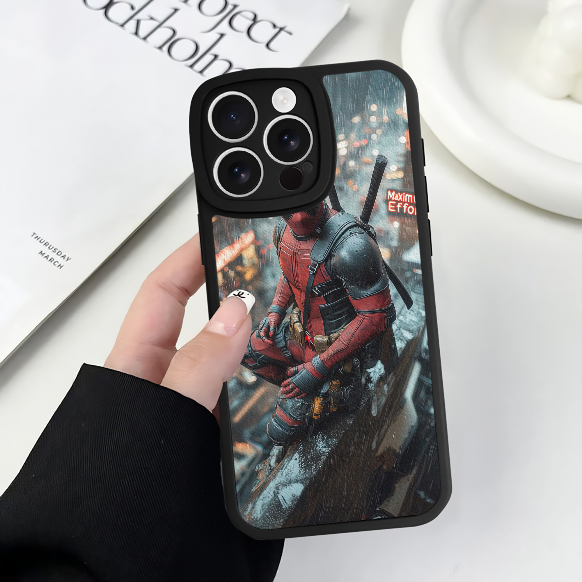 （画像用） Deadpool デッドプール 【iPhone 16シリーズ対応】シリコンスマホケース（レザー調） 材質：シリコン